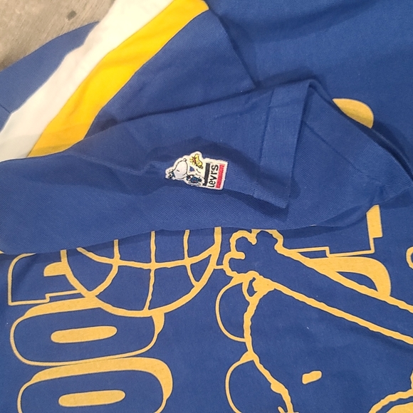 Levi's peanuts collaboration "Snoopy Hoops" t-shirt - Picture 3 of 9